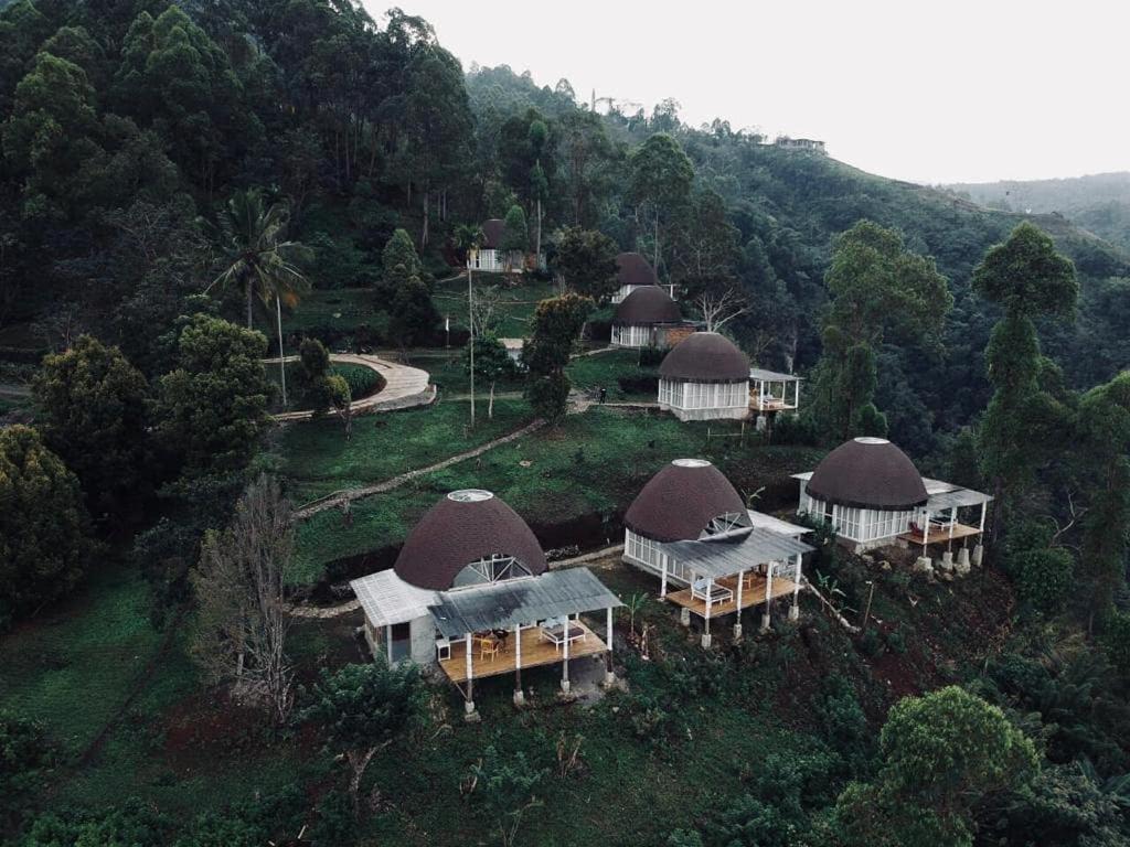 Manulalu Jungle Hotel Bajawa Exterior photo